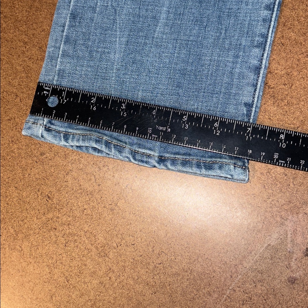 Levi's Classic Blue Straight Leg Women's mid rise skinny Mom Jeans - Picture 7 of 16